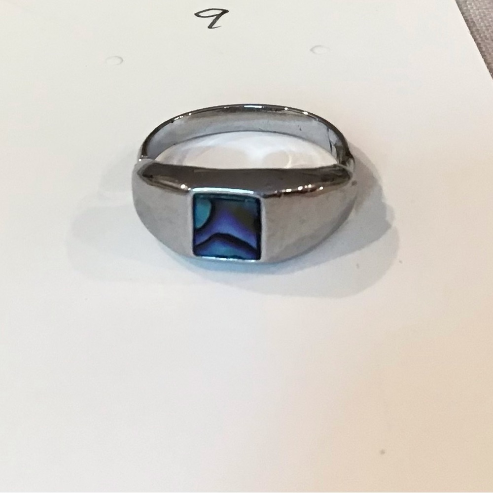 Silver and irredesant stone adjustable ring. Size 9 male or female.